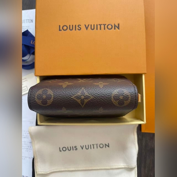 Louis Vuitton Zippy Coin Purse - Picture 6 of 8